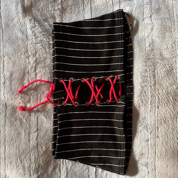 MISSGUIDED Crop Top - Picture 2 of 2